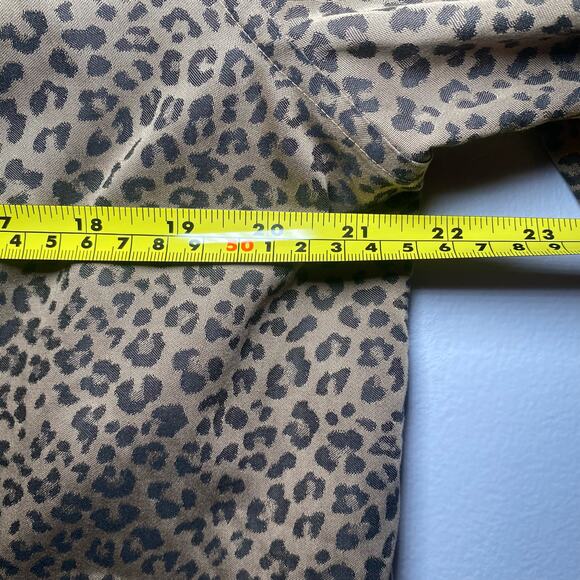 Chico's Women's size 2 / 12 / 14 Brown Cheetah Animal Print Button Down Shirt - Picture 8 of 9